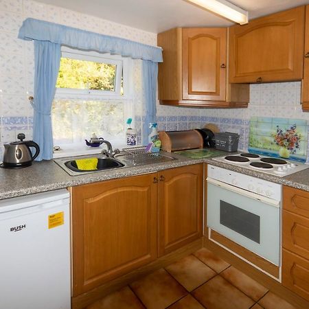 Rosebud Cottage Romantic Cottage For A Couple Fishguard Eksteriør billede