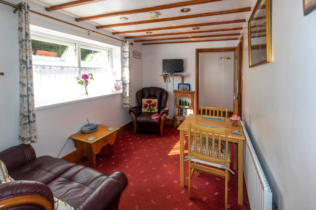 Rosebud Cottage Romantic Cottage For A Couple Fishguard Eksteriør billede