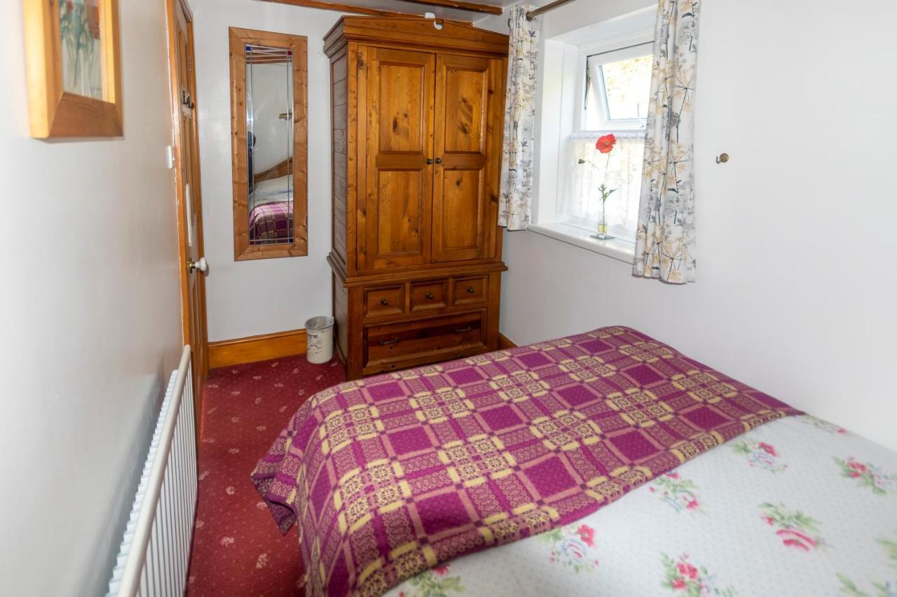 Rosebud Cottage Romantic Cottage For A Couple Fishguard Eksteriør billede